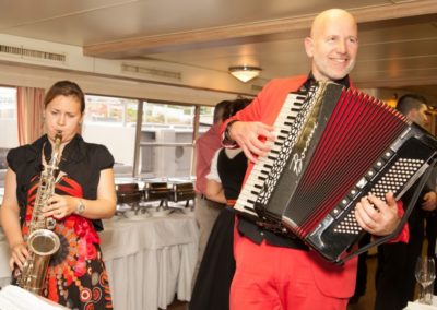 geburtstagsfeier_party_akkordeon_saxofon_swing_voices_and_music