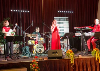 Voices And Music Hochzeitsband mit Sängerin, KRONE Traumhochzeit, Bühne, Tanzmusik, Salzkammergut, OÖ Österreich