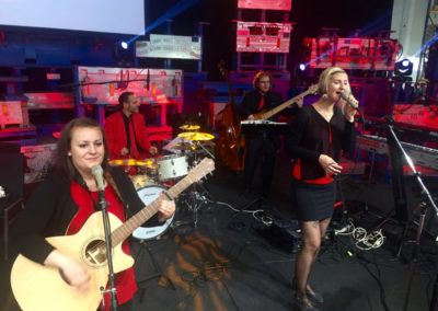 Partyband und Liveband bei Firmenfeier von POLYTEC GROUP Hörsching, Voices And Music