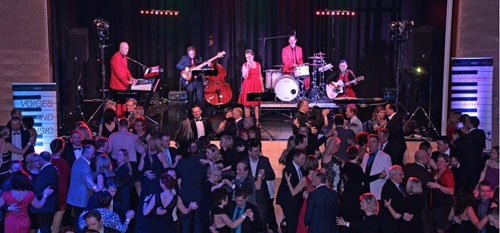 Tanzmusik für Ball, Tanzband für Hochzeit Maturaball Maskenball Tänzer Voices And Music 