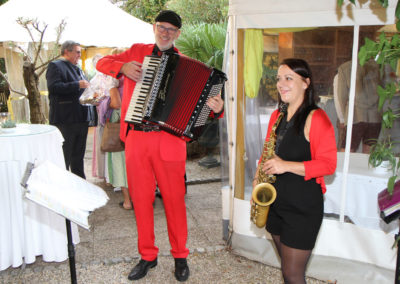 Live Musik bei Agape - Saxofon und Akkordeon