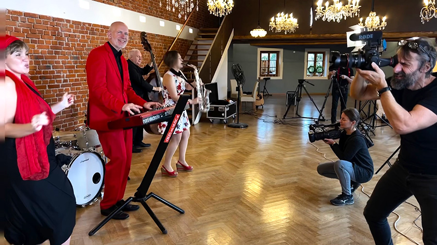 Videos, Kamera, Musiker, Musikerinnen, Keyboard, Schlagzeug, Voices And Music, Promotion-Videos, Kontrabass, Saxofon, Sänger, Sängerin, Drums, Der Oberhaus Eventlocation, Oberösterreich, Holzhausen,