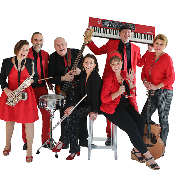 Saxofon, Drums, E-Bass, Querflöte, Keyboard, Gitarre, Sängerinnen, professionelle Musiker, Musikerinnen, Voices And Music Liveband, Tanzband, Hochzeitsband, Weddingmusic, Trauungsmusik, Spaß am Musizieren